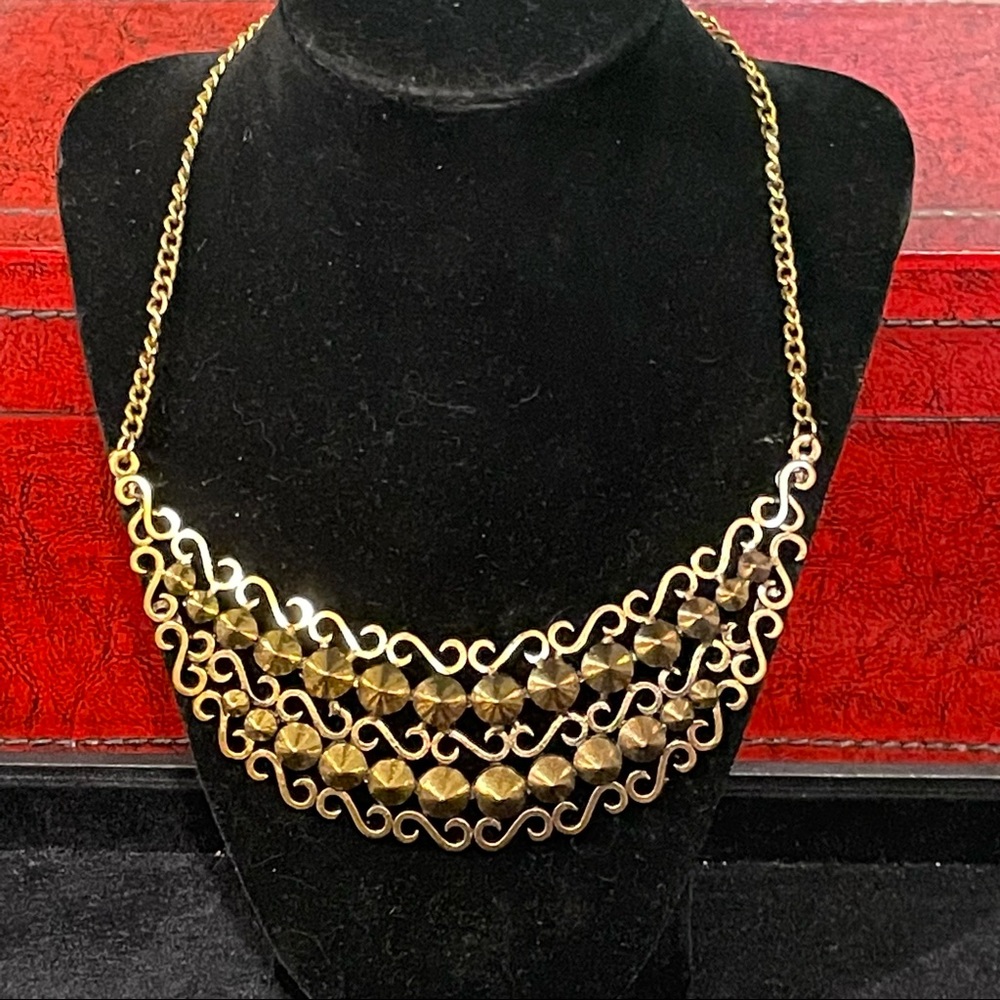 Women’s statement necklace